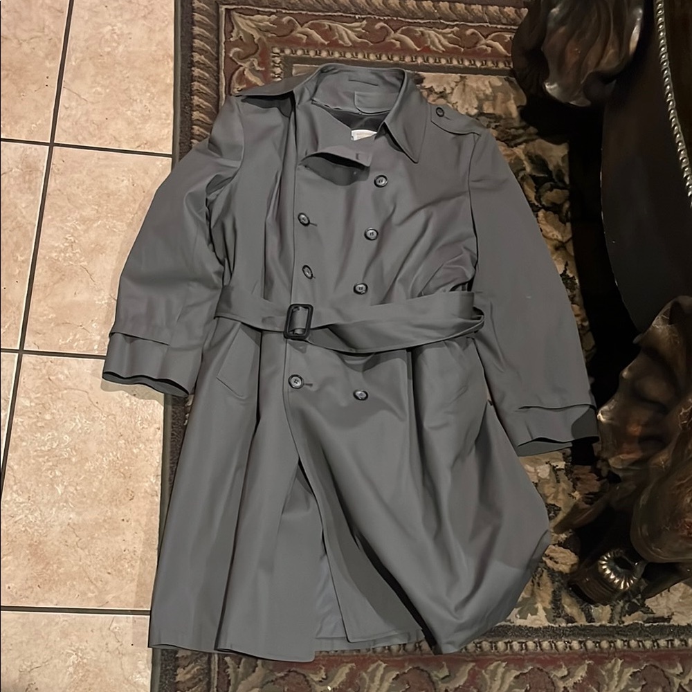 London Fog Gray Trench Coat with Belt and Mid-Length Cut